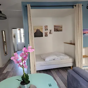 https://au-vieux-port.inbrittany.com