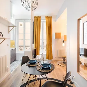 https://honore-suite-baleine.hotels-rhonealpes.com